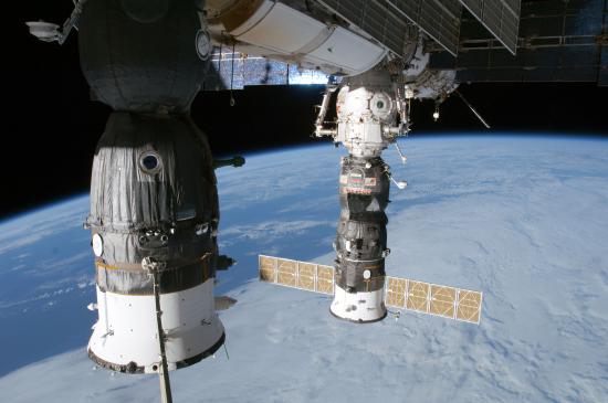 Deux Soyouz arrimés à l'ISS (image NASA)
