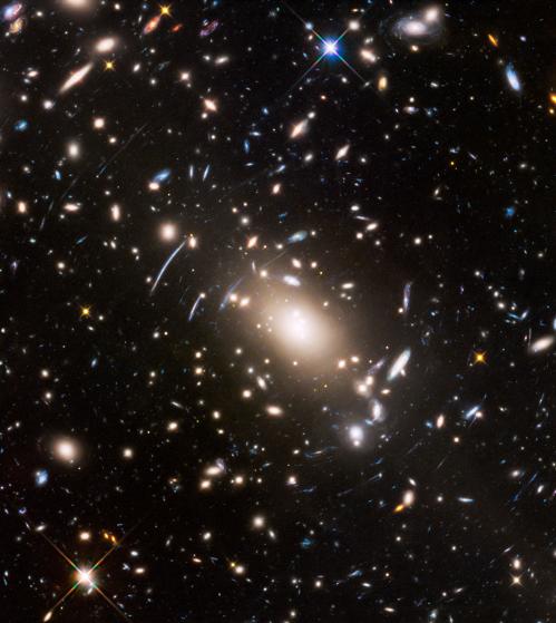 Amas de galaxies photographié par Hubble en Juillet 2016 (image Hubble)