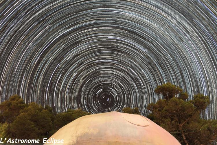 Filé d'étoiles centré sur l'étoile polaire (image l'Astronome Eclipse)