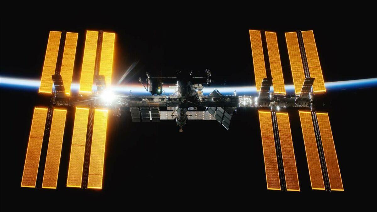 L'ISS vue à contre-jour (image NASA)