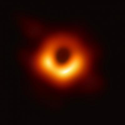 Trou noir situé au centre de M87 (image Event Horizon Telescope)